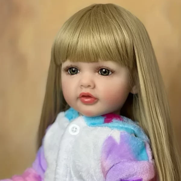 Boneca realista em cabelos loiros e longos e lindo acessórios  55cm Full Silicone - Image 5