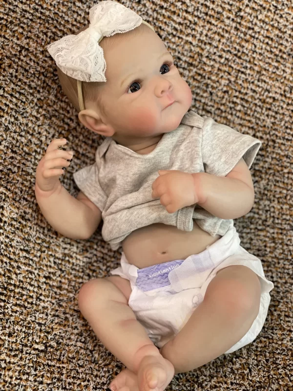 Bebê Reborn Enzo Realismo em Cada Detalhe de Silicone Macio e Roupas Natalinas - Image 4