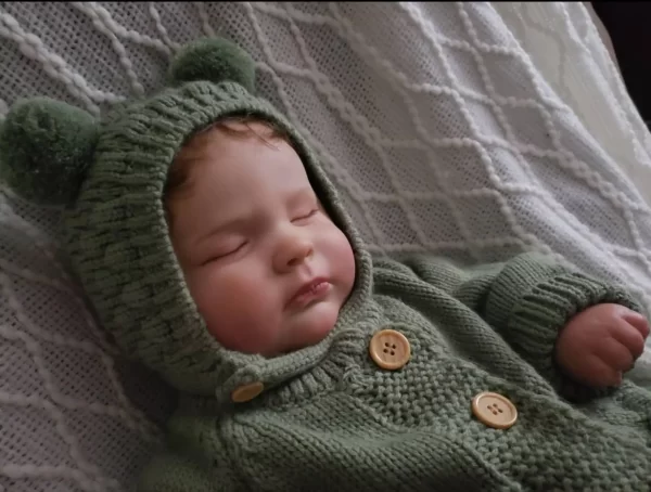 Bebê Dormindo Realista 60cm com Cabelo Enraizado e Corpo Macio - Image 5