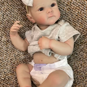 Bebê Reborn Enzo Realismo em Cada Detalhe de Silicone Macio e Roupas Natalinas