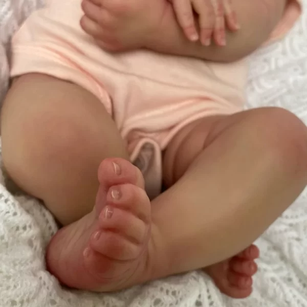 Bebê Reborn Bellinha Realismo e Doçura com Corpo Macio, Olhos Azuis e Cabelo Realista - Image 4