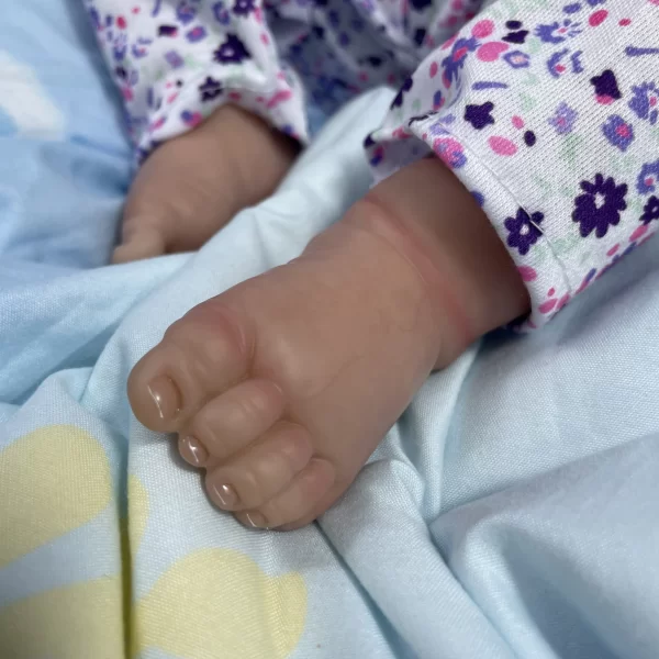 Bebê Reborn Luara Dormindo: Realismo em Silicone com Veias Visíveis - Image 5