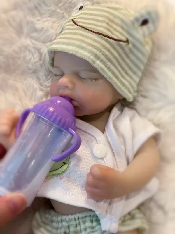 Bebê Reborn Dylan de Silicone Sólido Abre a boca, Carequinha,  Veias aparentes - Image 4